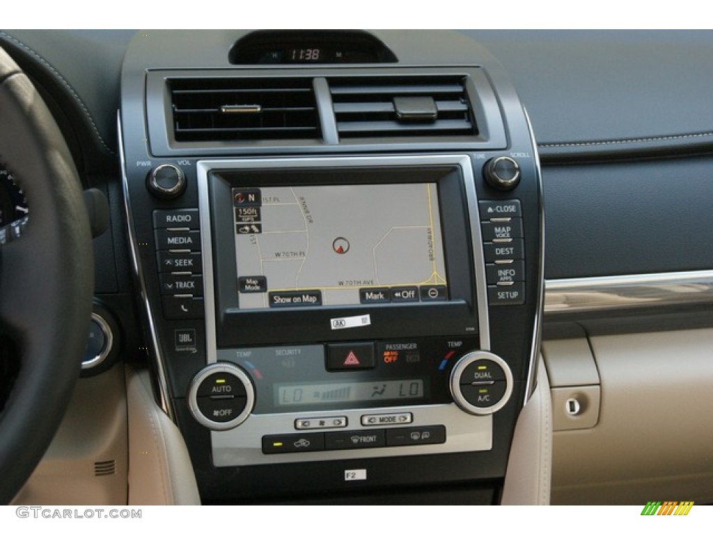 2013 Camry Hybrid XLE - Champagne Mica / Ivory photo #6