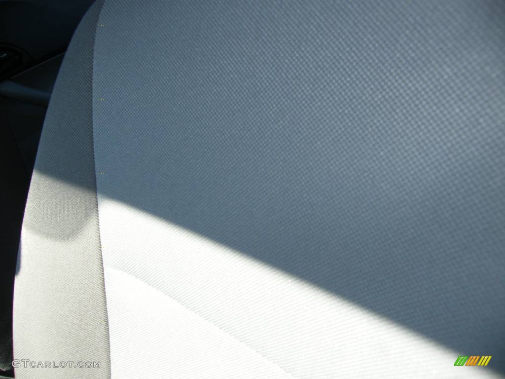 2007 Focus ZX4 SE Sedan - CD Silver Metallic / Charcoal/Light Flint photo #15