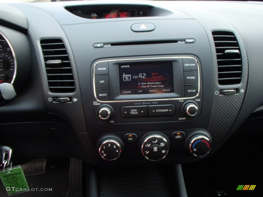 2014 Kia Forte EX Controls Photo #83380946