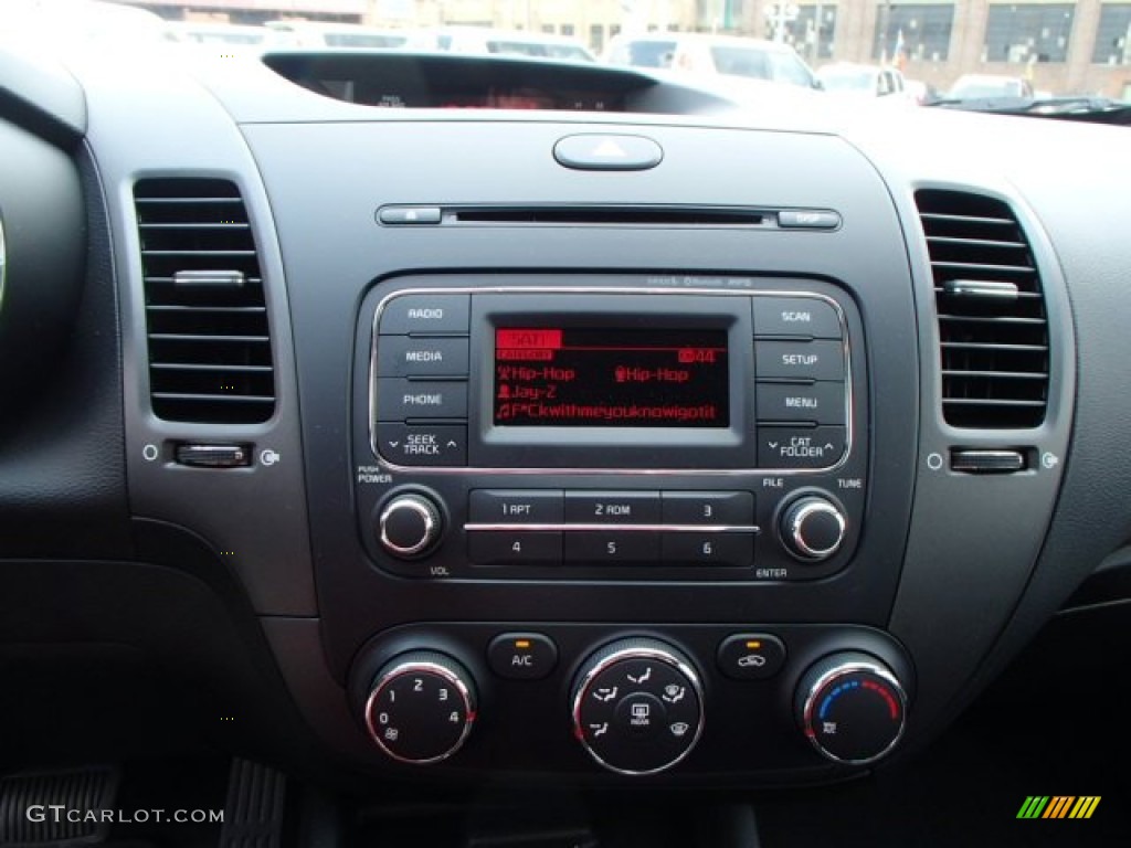 2014 Kia Forte LX Controls Photo #83381926