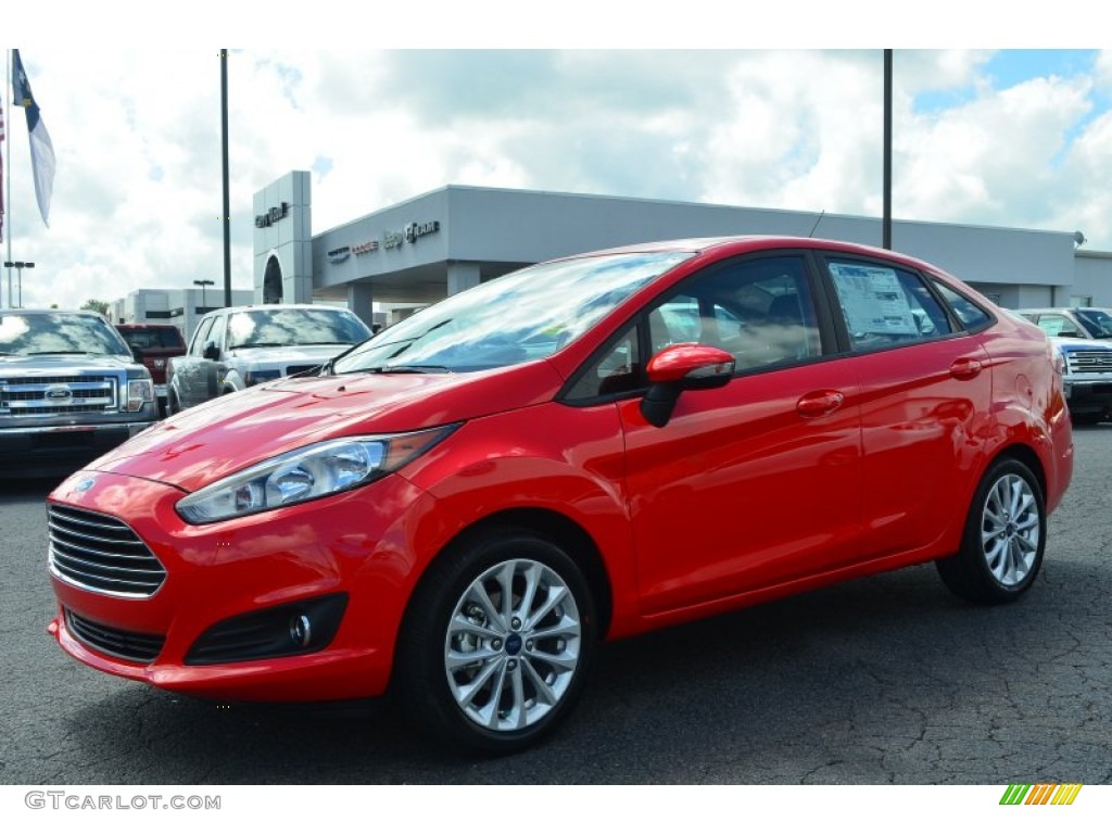 2014 Fiesta SE Sedan - Race Red / Charcoal Black photo #3