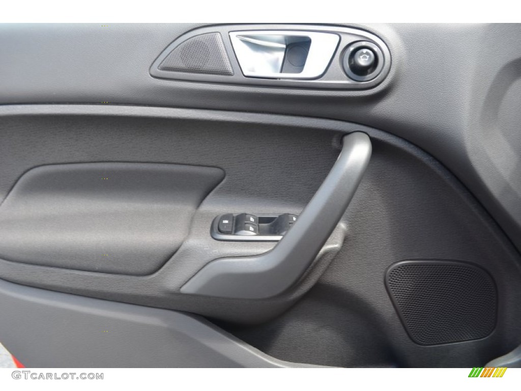 2014 Fiesta SE Sedan - Race Red / Charcoal Black photo #4