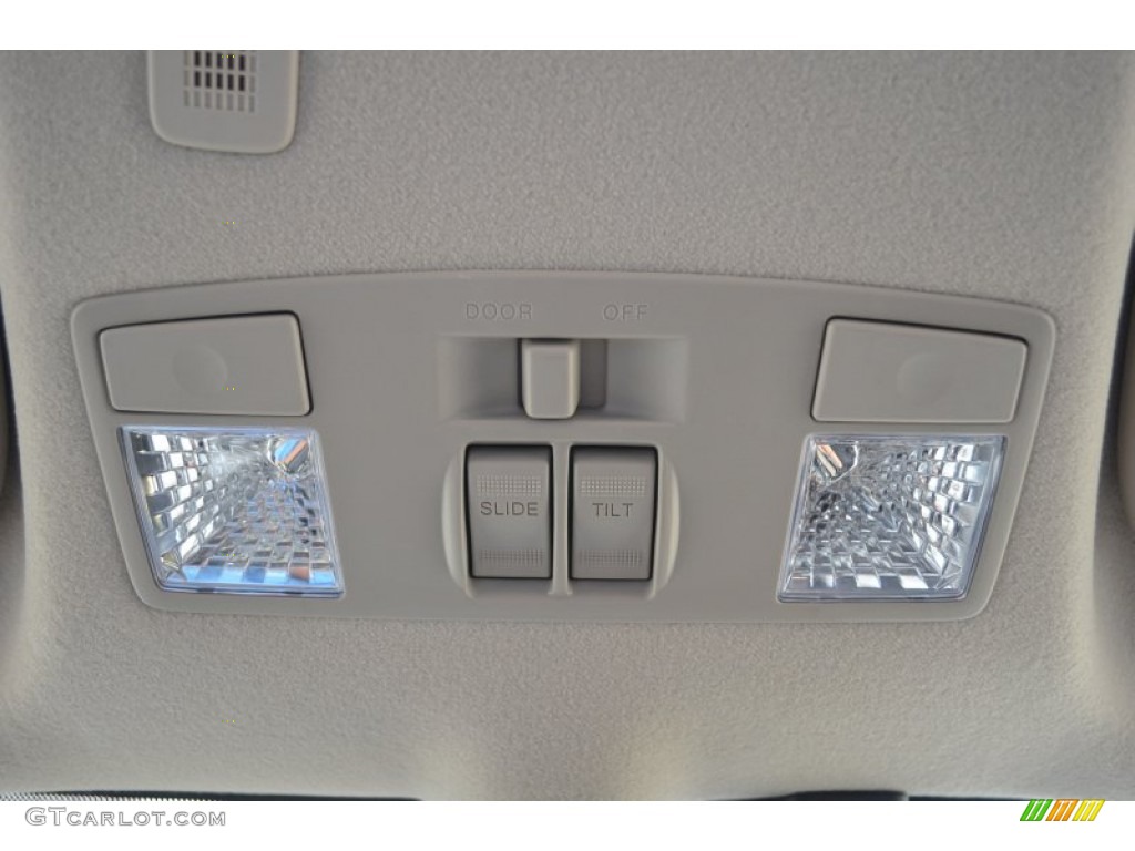 2014 Ford Fiesta SE Sedan Controls Photo #83382927