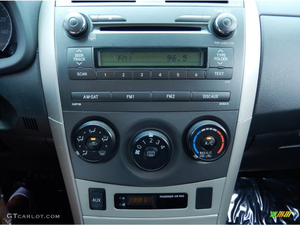 2010 Toyota Corolla S Controls Photos