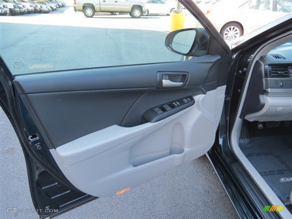 2013 Camry LE - Cosmic Gray Metallic / Ivory photo #10