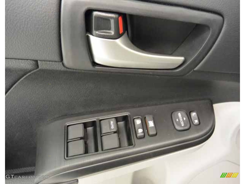 2013 Camry L - Magnetic Gray Metallic / Ash photo #10