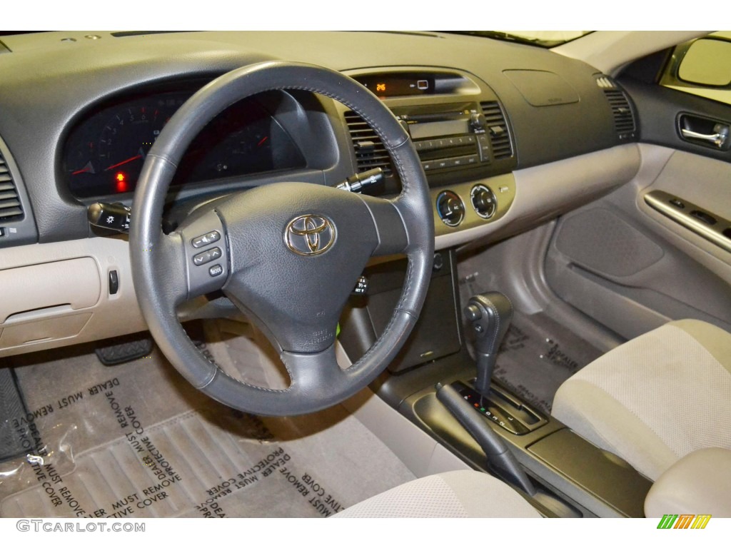 2005 Toyota Camry SE V6 Fawn Dashboard Photo #83390674