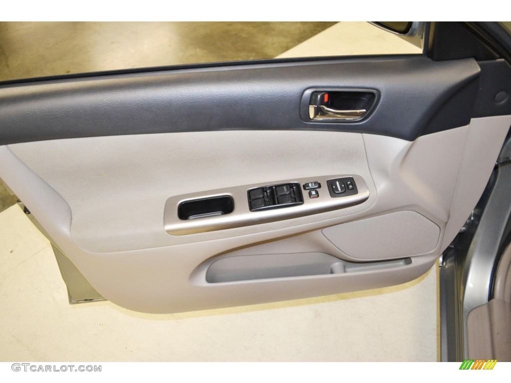 2005 Toyota Camry SE V6 Fawn Door Panel Photo #83390881