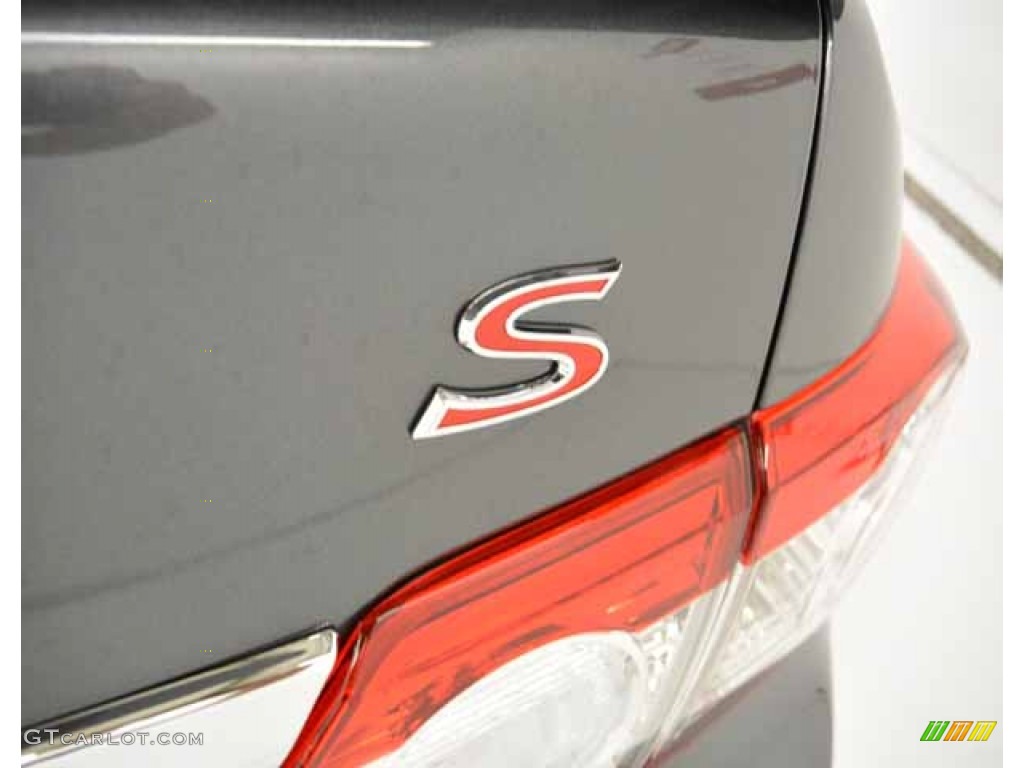 2013 Toyota Corolla S Marks and Logos Photos