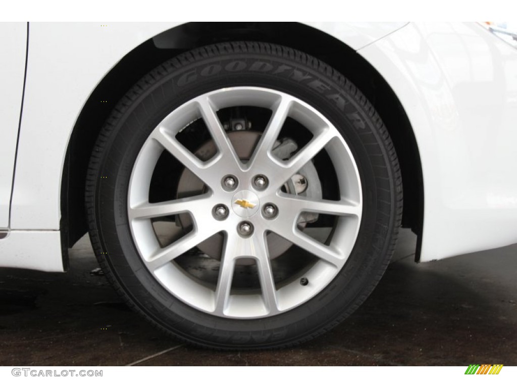 2011 Chevrolet Malibu LTZ Wheel Photos