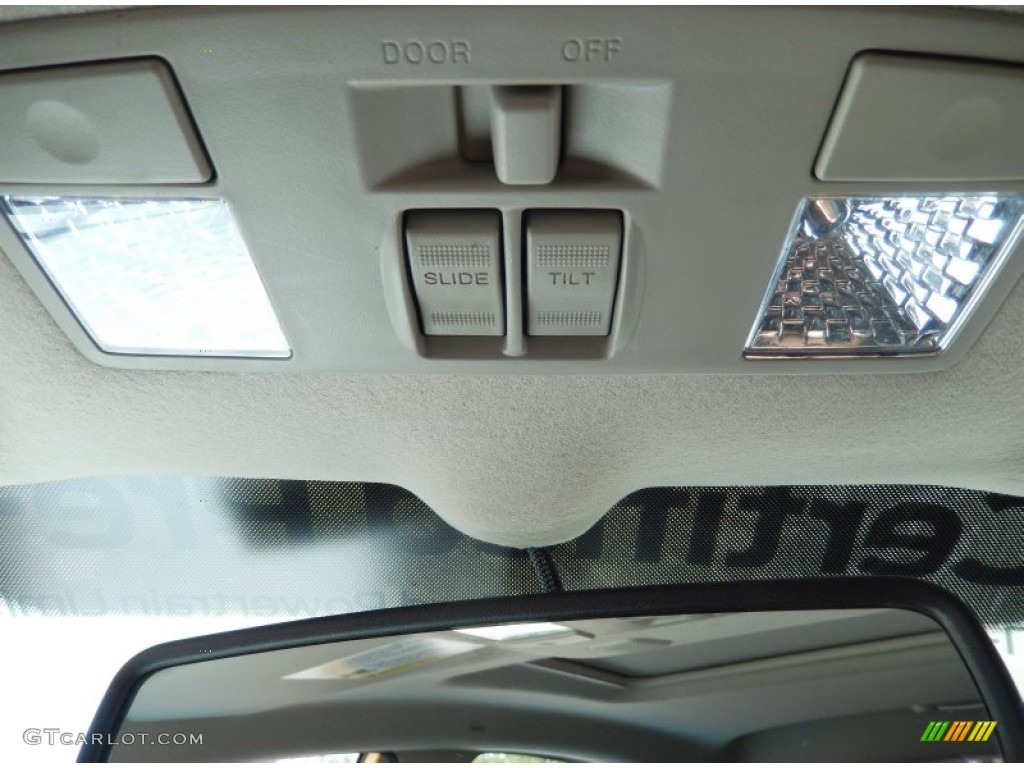 2011 Fiesta SES Hatchback - Yellow Blaze Metallic Tri-Coat / Charcoal Black/Blue Cloth photo #25