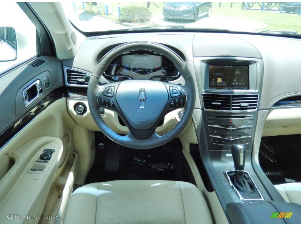 2014 Lincoln MKT FWD Dashboard Photos