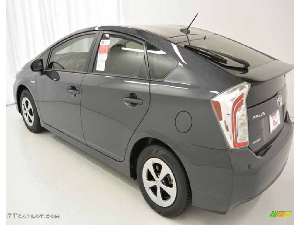 2013 Prius Three Hybrid - Winter Gray Metallic / Dark Gray photo #23