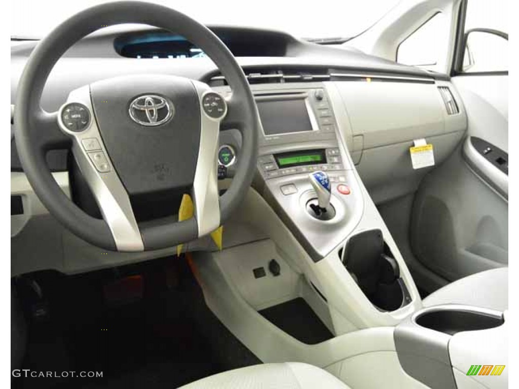 Misty Gray Interior 2013 Toyota Prius Three Hybrid Photo #83398957