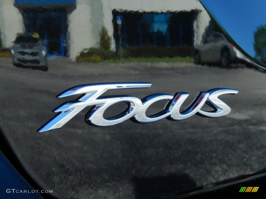 2013 Focus SE Sedan - Tuxedo Black / Medium Light Stone photo #4