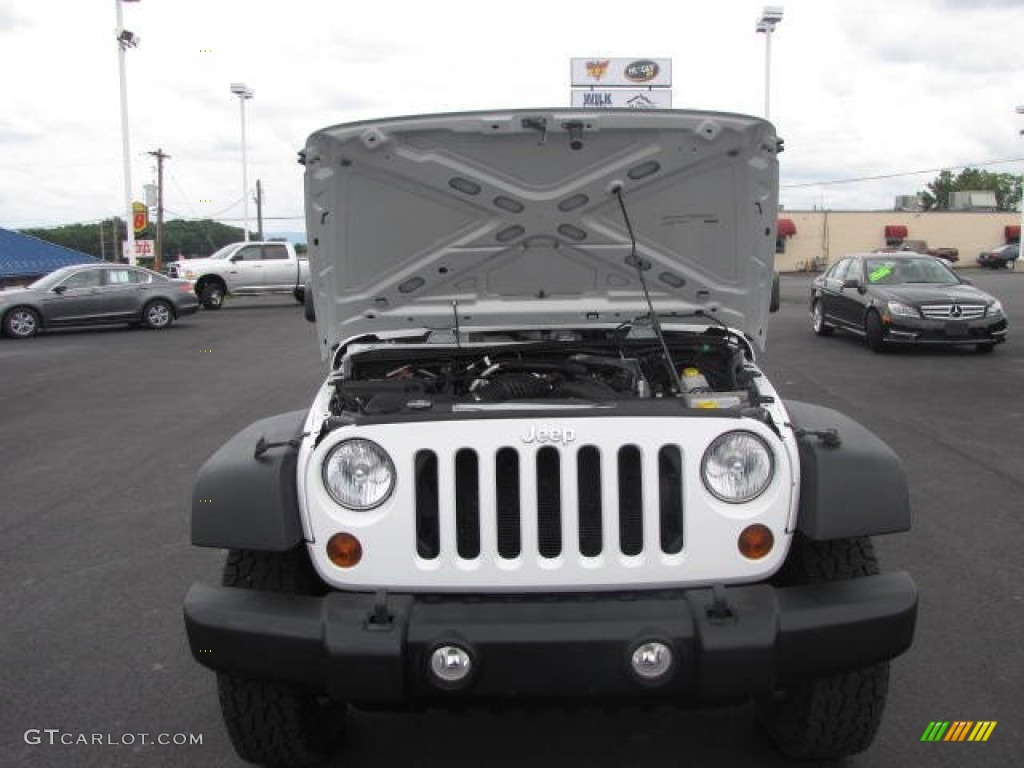 2011 Wrangler Sport 4x4 - Bright White / Black photo #23