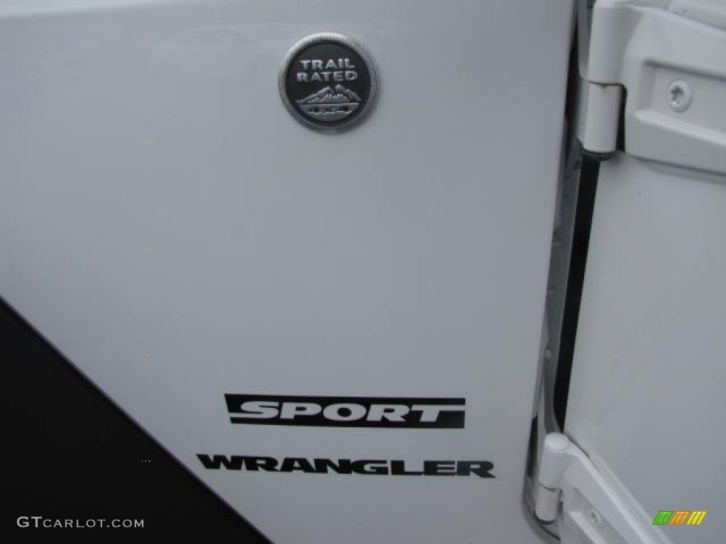 2011 Wrangler Sport 4x4 - Bright White / Black photo #36