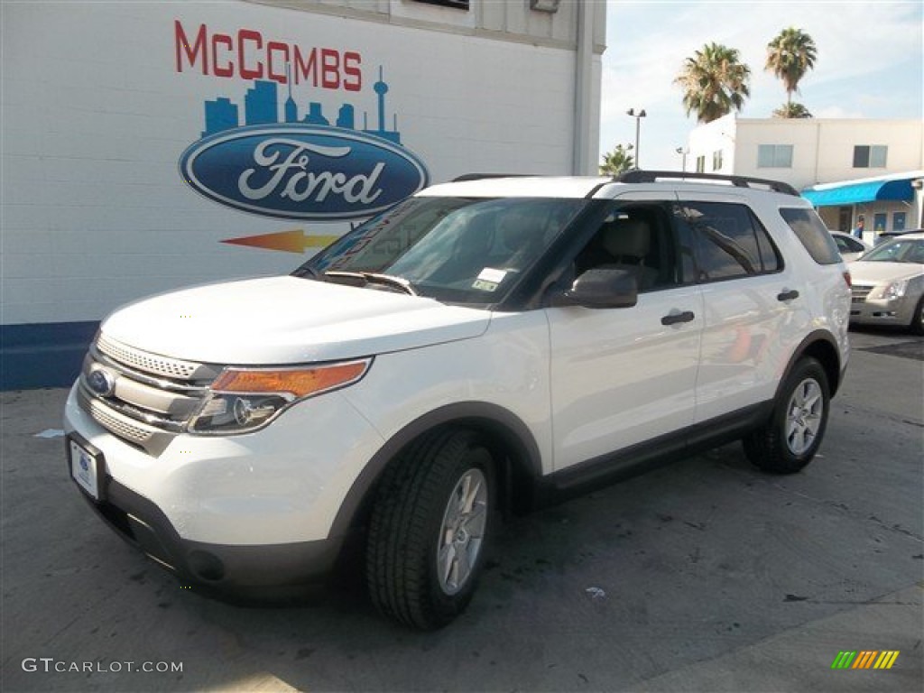 2014 Explorer FWD - Oxford White / Medium Light Stone photo #1