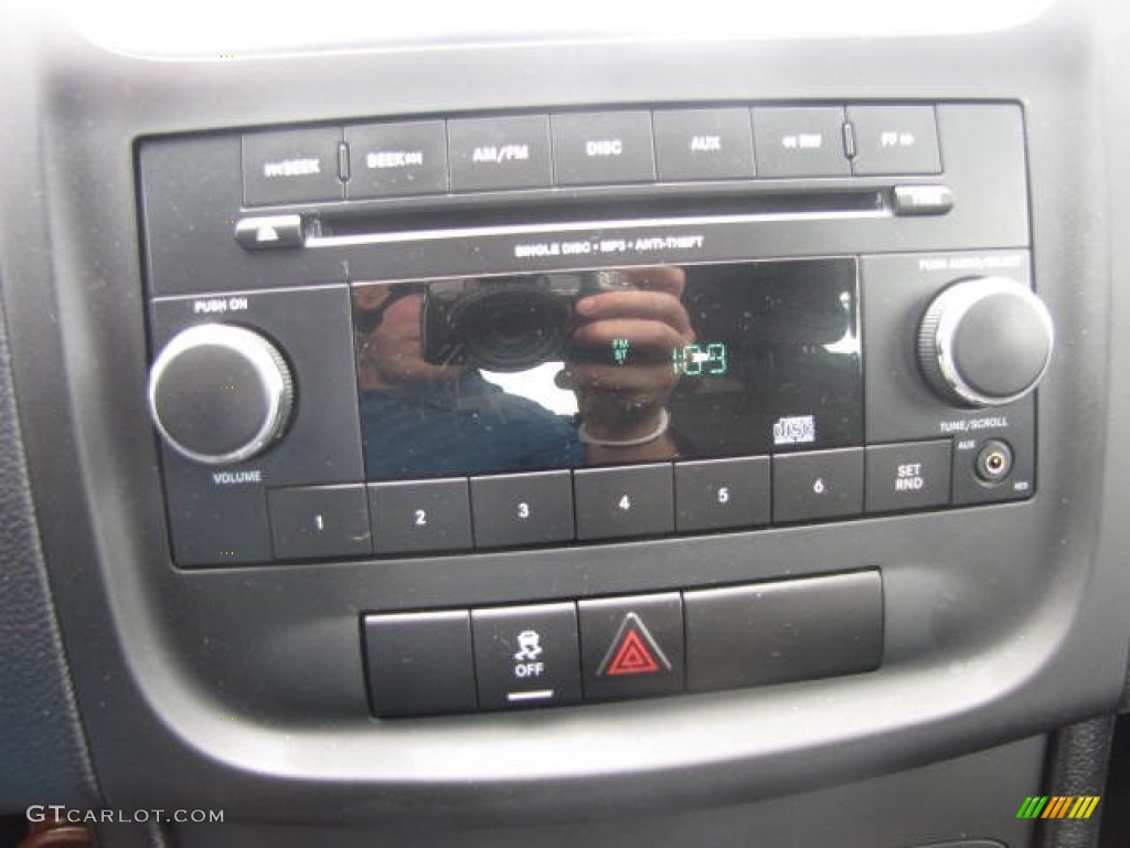 2013 Dodge Avenger SE Audio System Photos