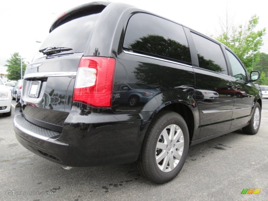 2013 Town & Country Touring - L - Brilliant Black Crystal Pearl / Black/Light Graystone photo #3