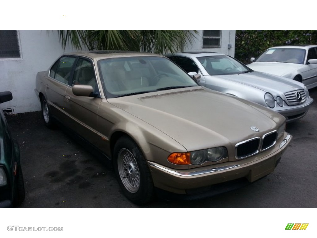 Pearl Beige Metallic 2000 BMW 7 Series 740iL Sedan Exterior Photo #83412568