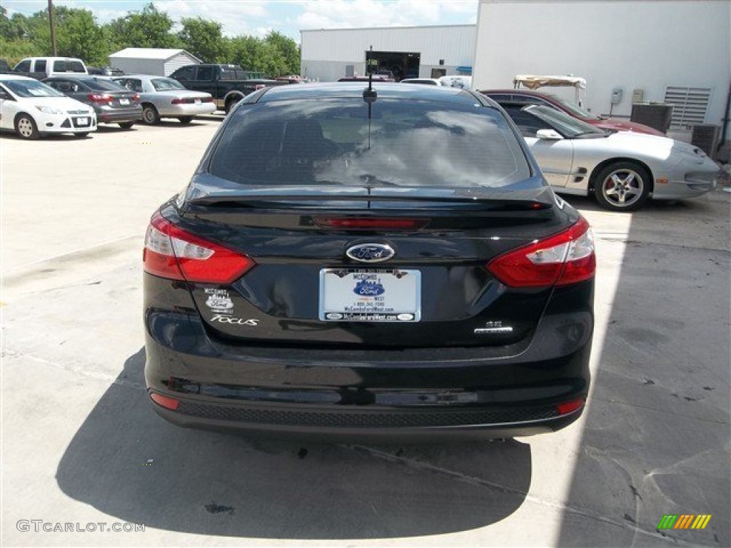 2013 Focus SE Sedan - Tuxedo Black / Charcoal Black photo #3