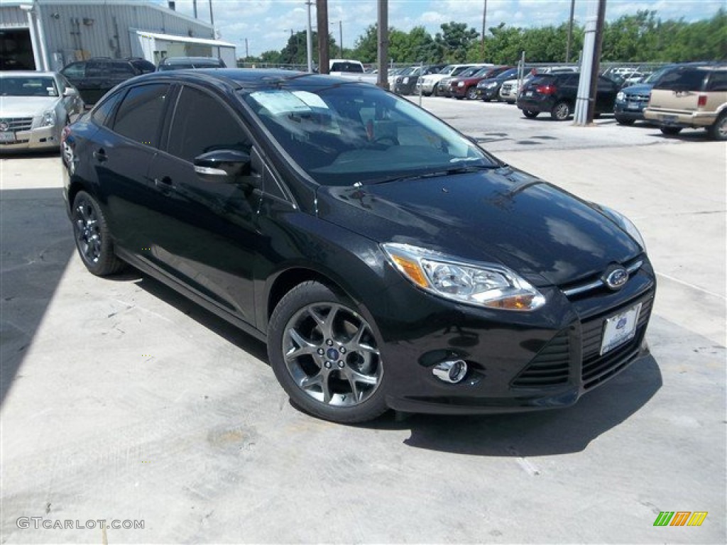 2013 Focus SE Sedan - Tuxedo Black / Charcoal Black photo #5