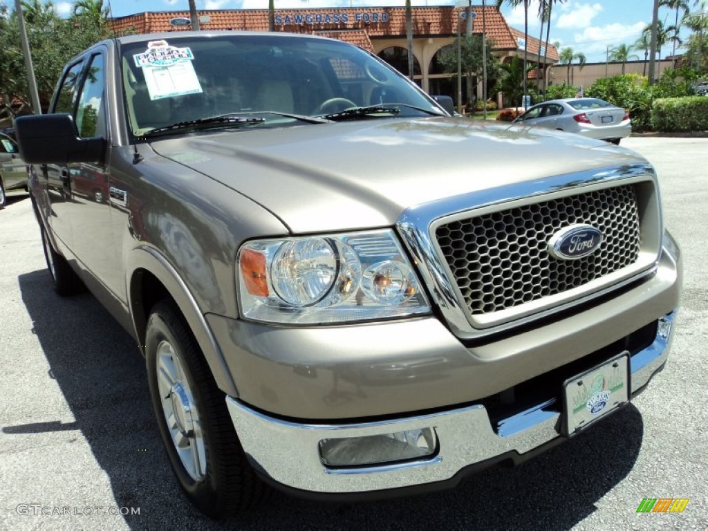 2004 F150 Lariat SuperCrew - Arizona Beige Metallic / Tan photo #2