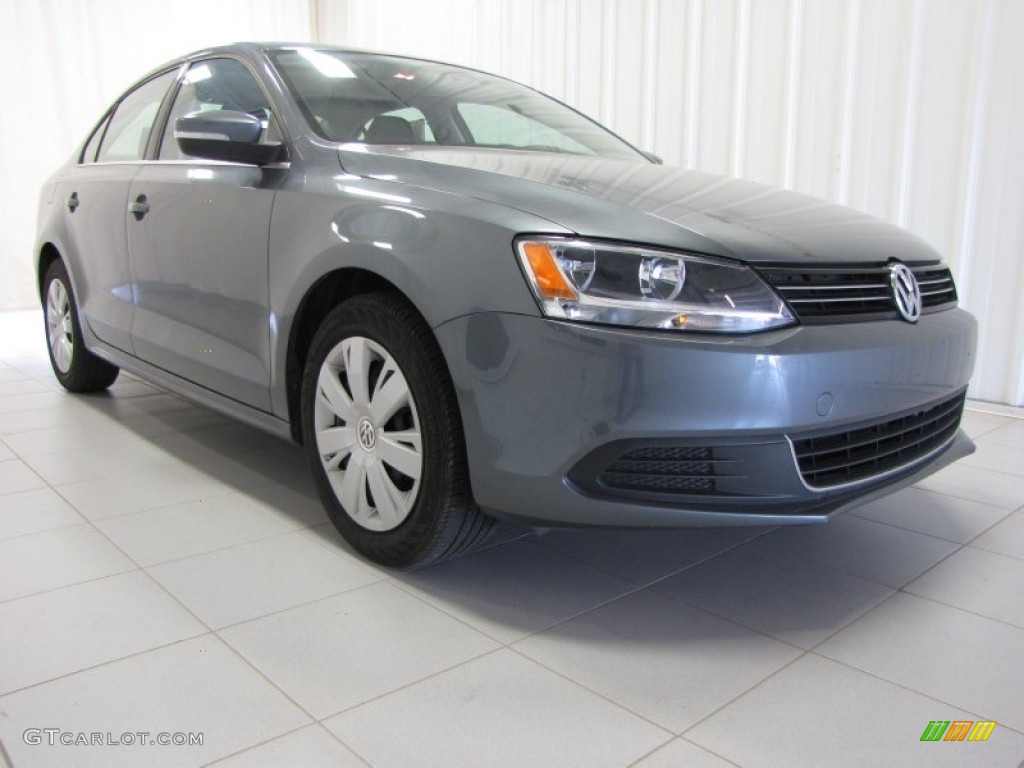 Platinum Gray Metallic 2013 Volkswagen Jetta SE Sedan Exterior Photo #83415448