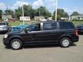 2009 Brilliant Black Crystal Pearl Chrysler Town & Country LX  photo #4