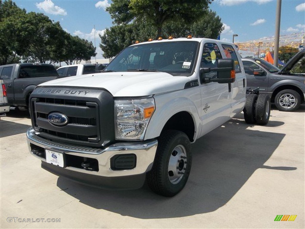 Oxford White 2013 Ford F350 Super Duty XL Crew Cab 4x4 Chassis Exterior Photo #83423065