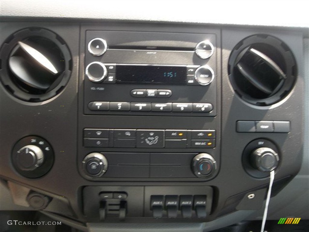 2013 Ford F350 Super Duty XL Crew Cab 4x4 Chassis Controls Photos