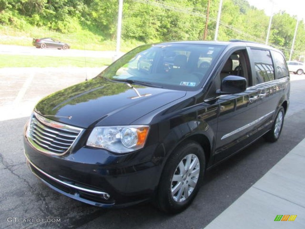 2011 Town & Country Touring - L - Brilliant Black Crystal Pearl / Black/Light Graystone photo #8