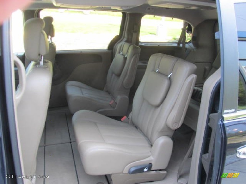 2011 Town & Country Touring - L - Brilliant Black Crystal Pearl / Black/Light Graystone photo #13
