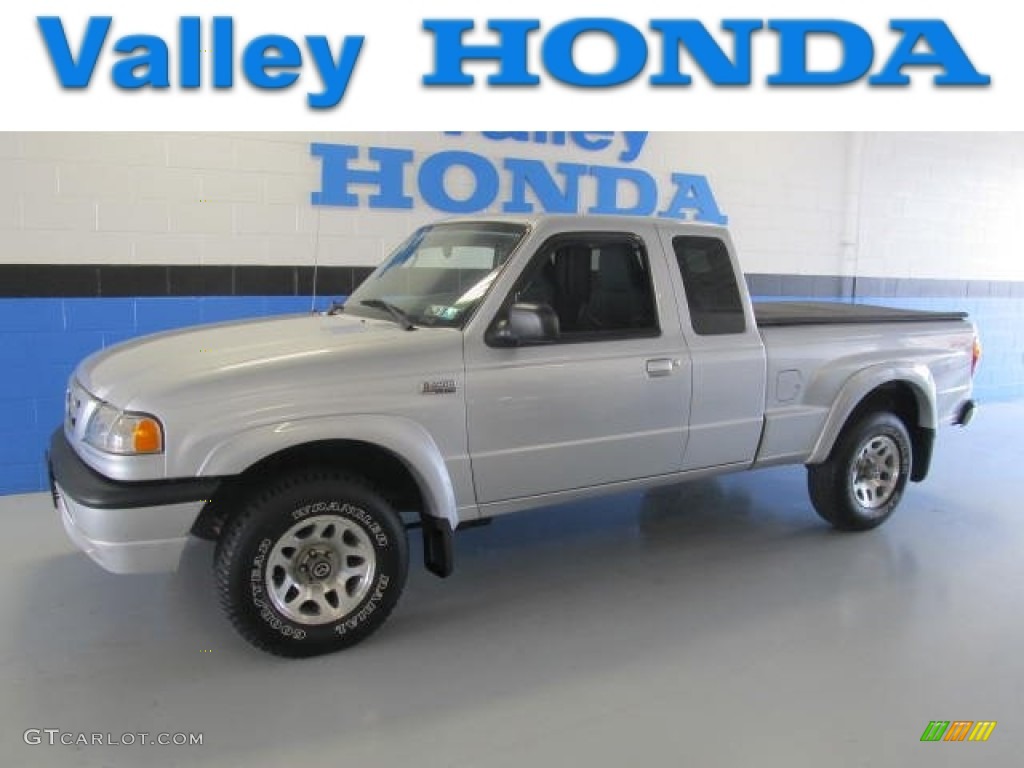 2004 B-Series Truck B3000 Cab Plus - Silver Metallic / Medium Dark Flint photo #1