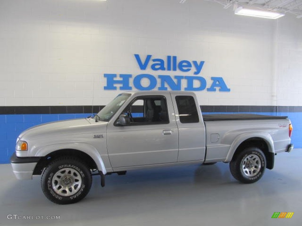 2004 B-Series Truck B3000 Cab Plus - Silver Metallic / Medium Dark Flint photo #2