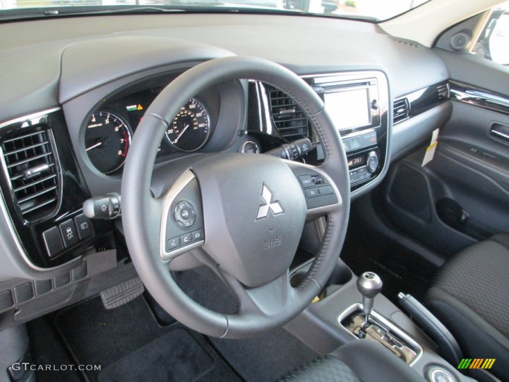 2014 Mitsubishi Outlander SE S-AWC Dashboard Photos