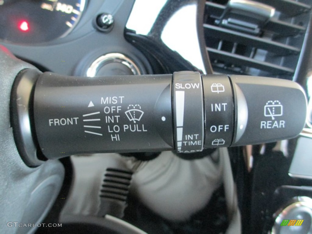 2014 Mitsubishi Outlander SE S-AWC Controls Photo #83435853