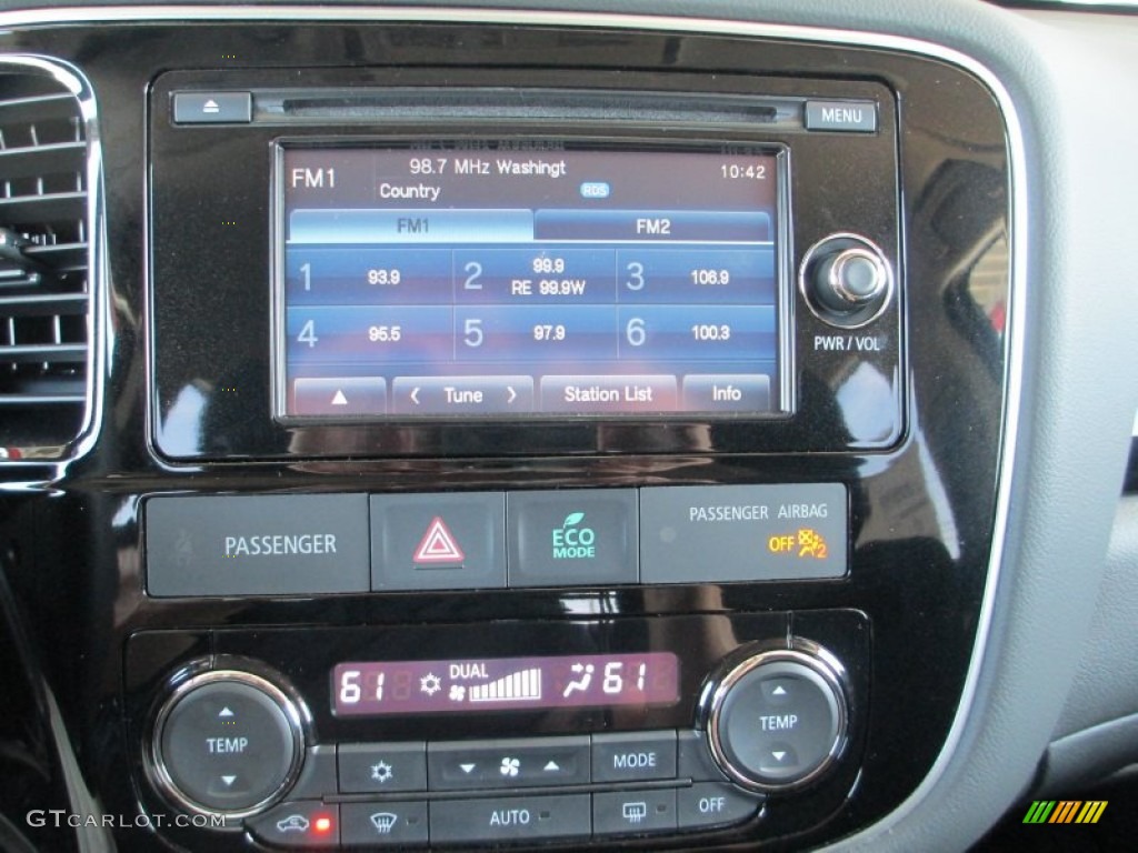 2014 Mitsubishi Outlander SE S-AWC Audio System Photos