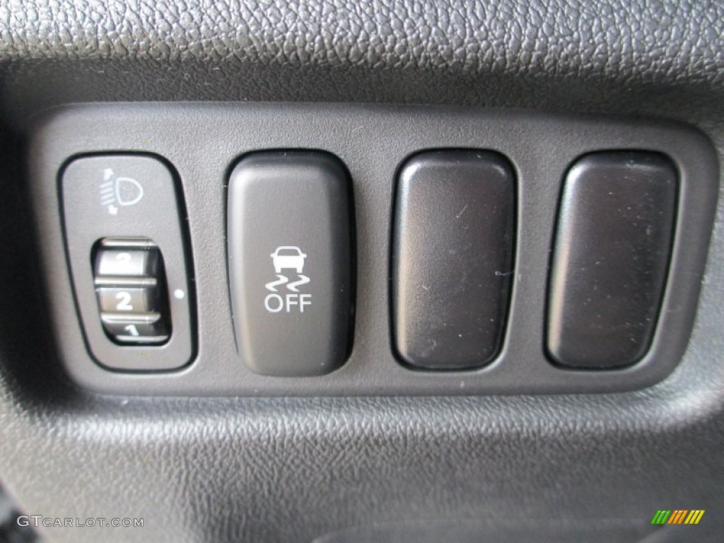 2013 Mitsubishi Outlander Sport LE AWD Controls Photo #83437174