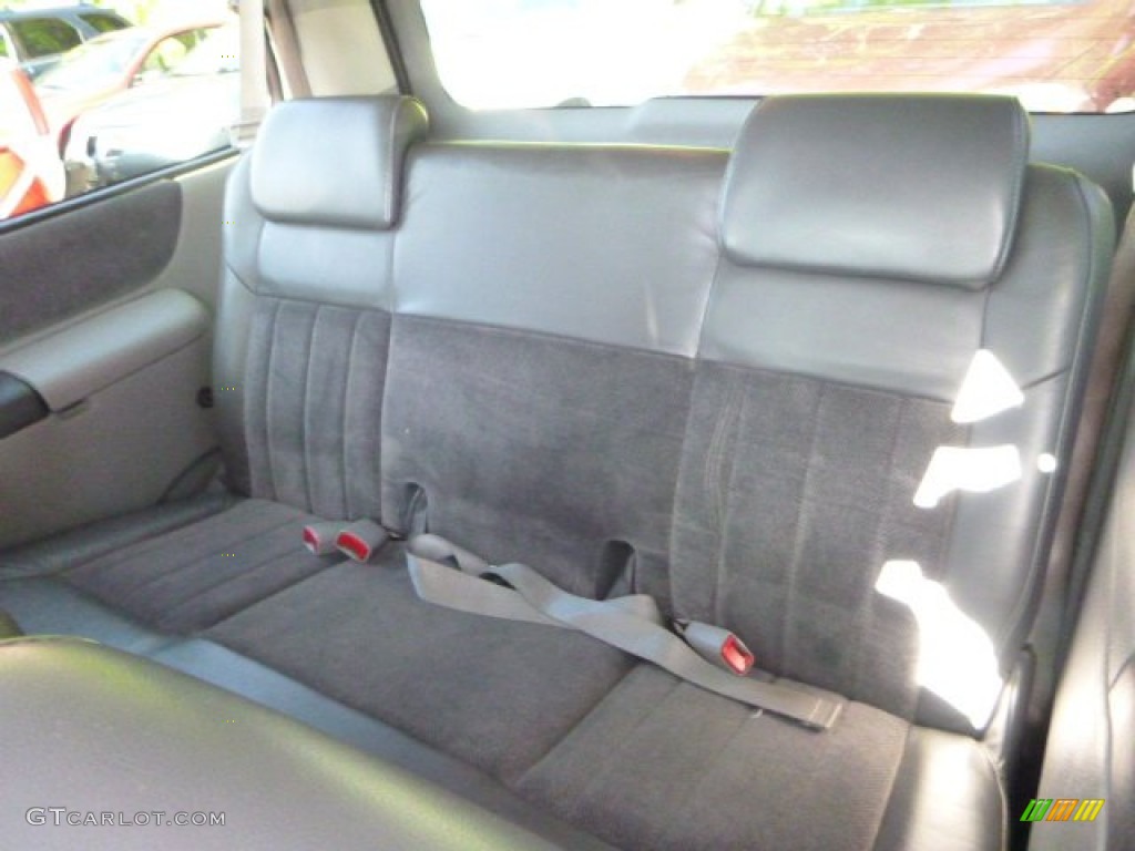 2002 Venture  - Galaxy Silver Metallic / Medium Gray photo #9
