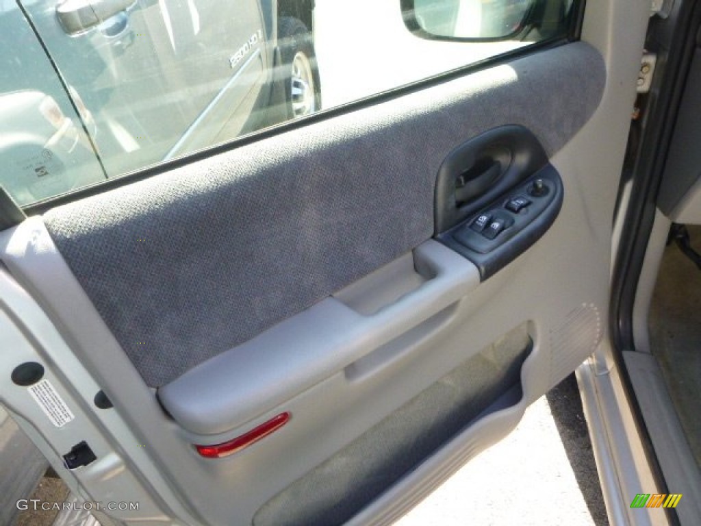 2002 Venture  - Galaxy Silver Metallic / Medium Gray photo #11