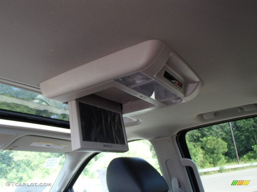 2014 Chevrolet Suburban LTZ 4x4 Entertainment System Photos