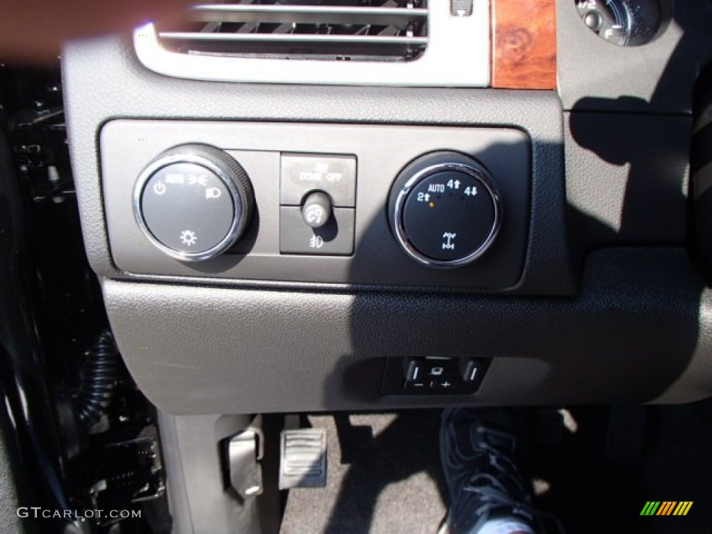 2014 Chevrolet Suburban LTZ 4x4 Controls Photo #83438596