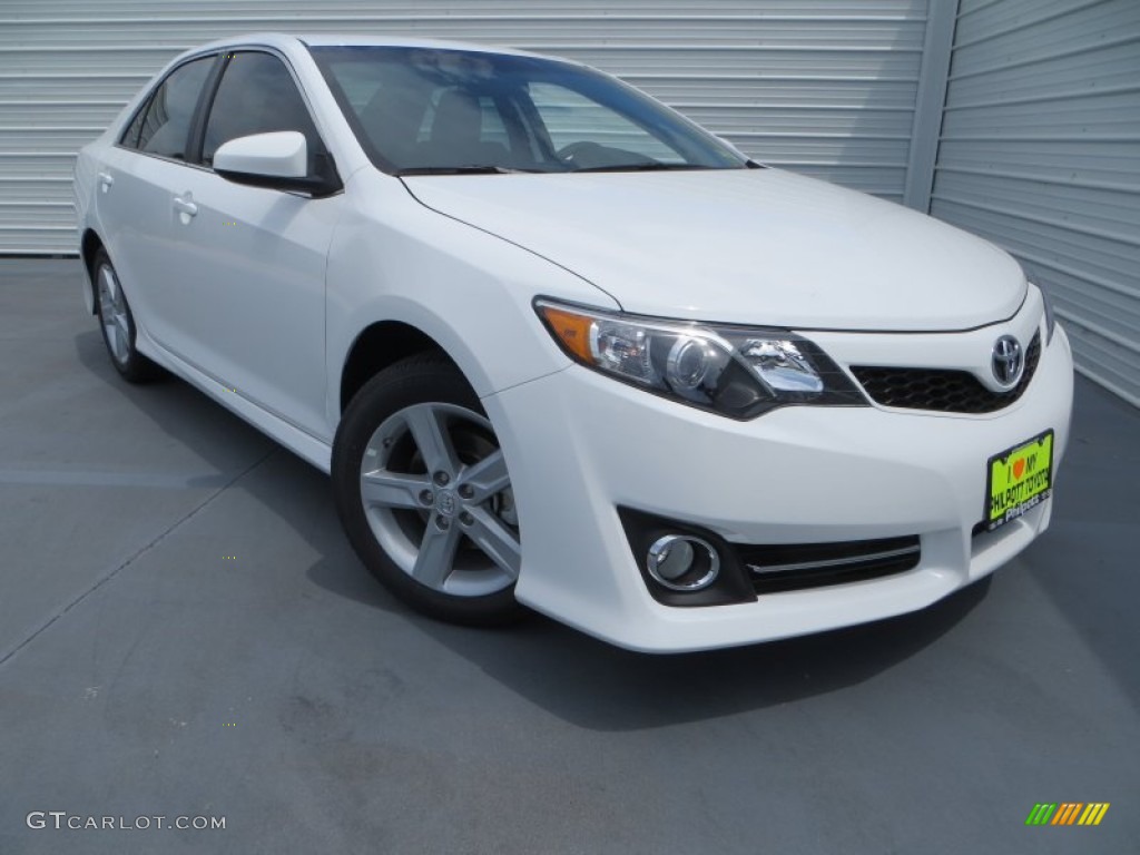 2013 Camry SE - Super White / Black photo #2