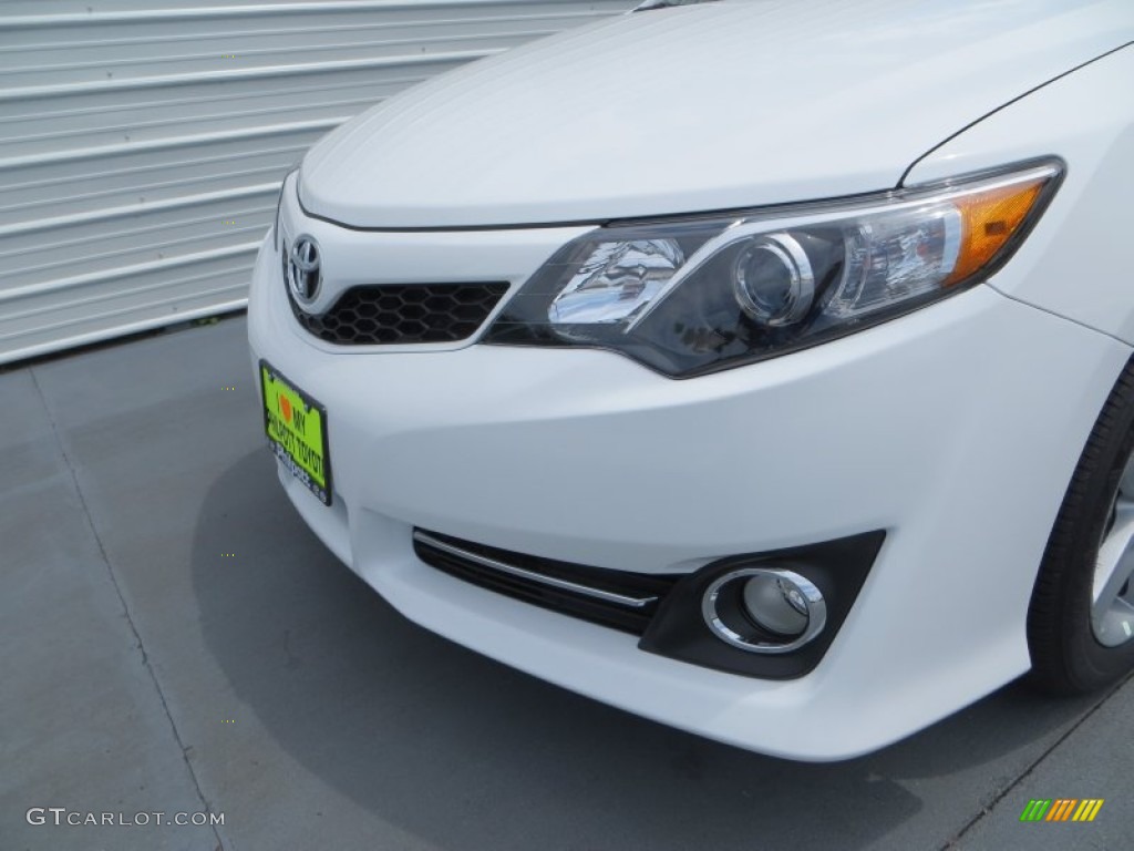 2013 Camry SE - Super White / Black photo #11