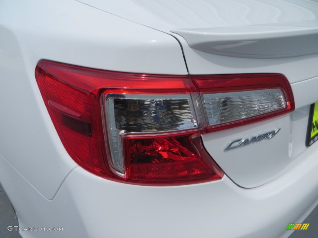 2013 Camry SE - Super White / Black photo #13