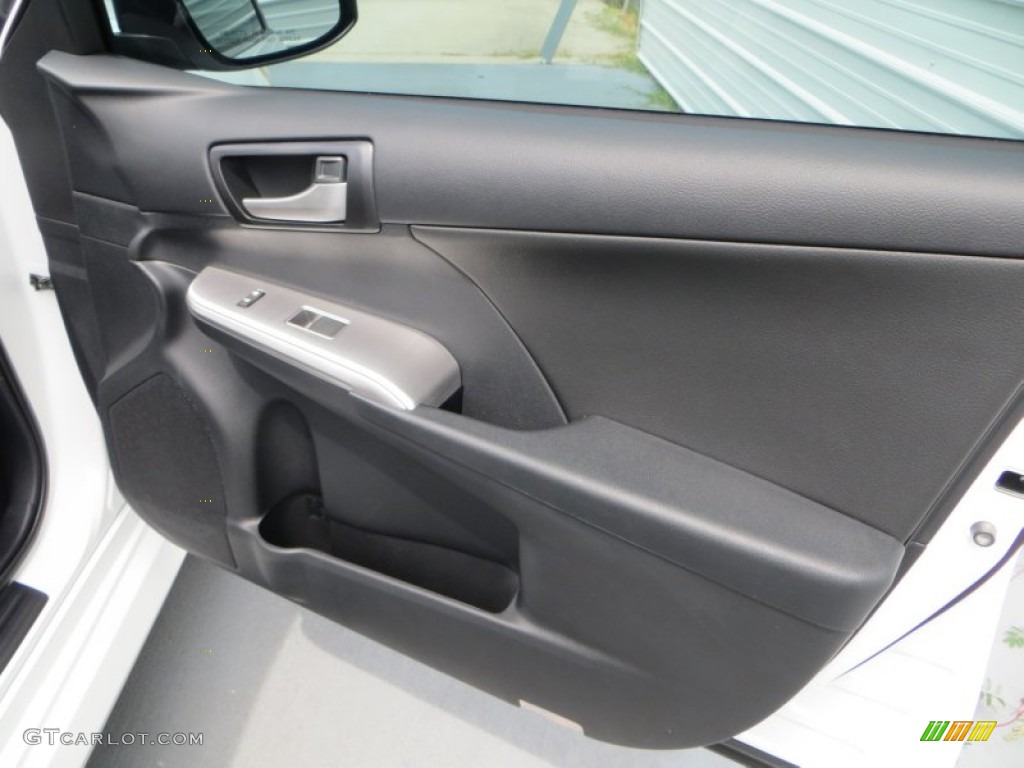 2013 Camry SE - Super White / Black photo #17