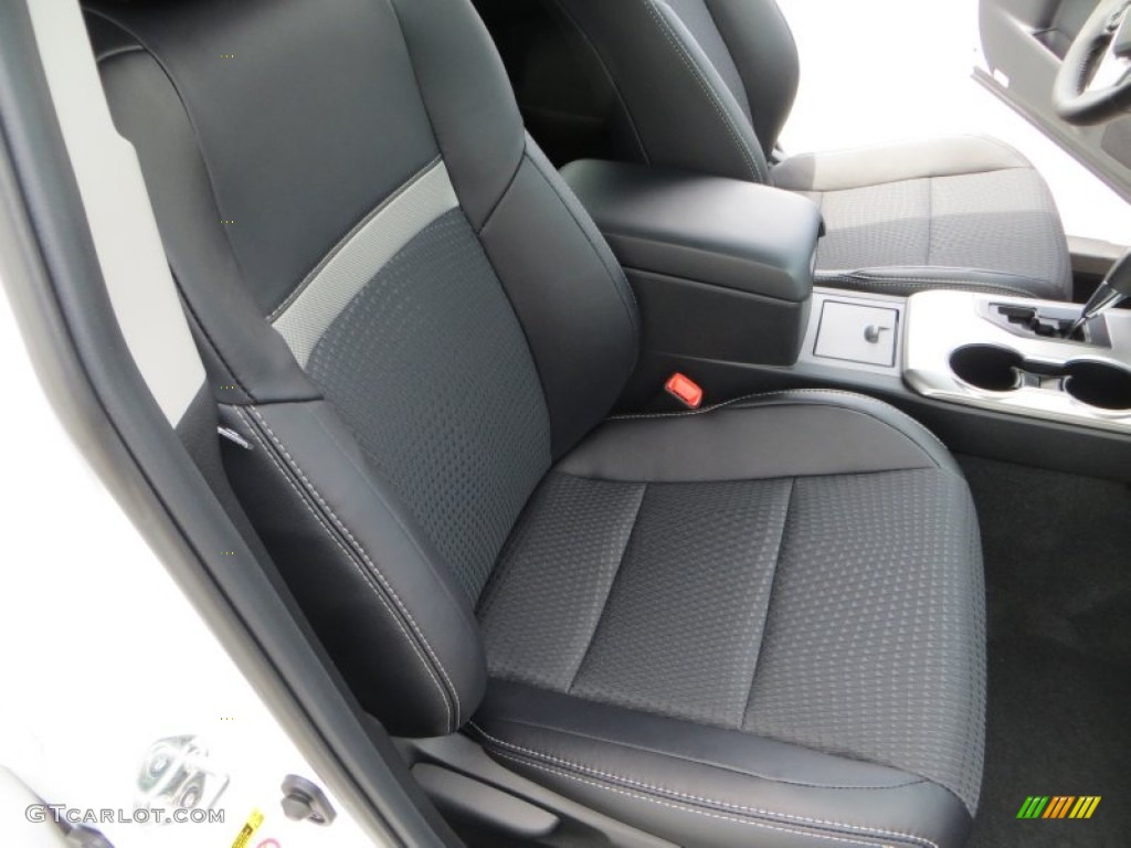 2013 Camry SE - Super White / Black photo #19