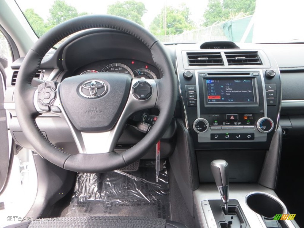 2013 Camry SE - Super White / Black photo #26